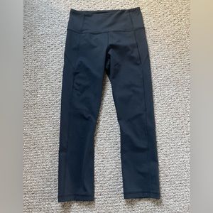 Black Capri Under Armor Women’s Leggings